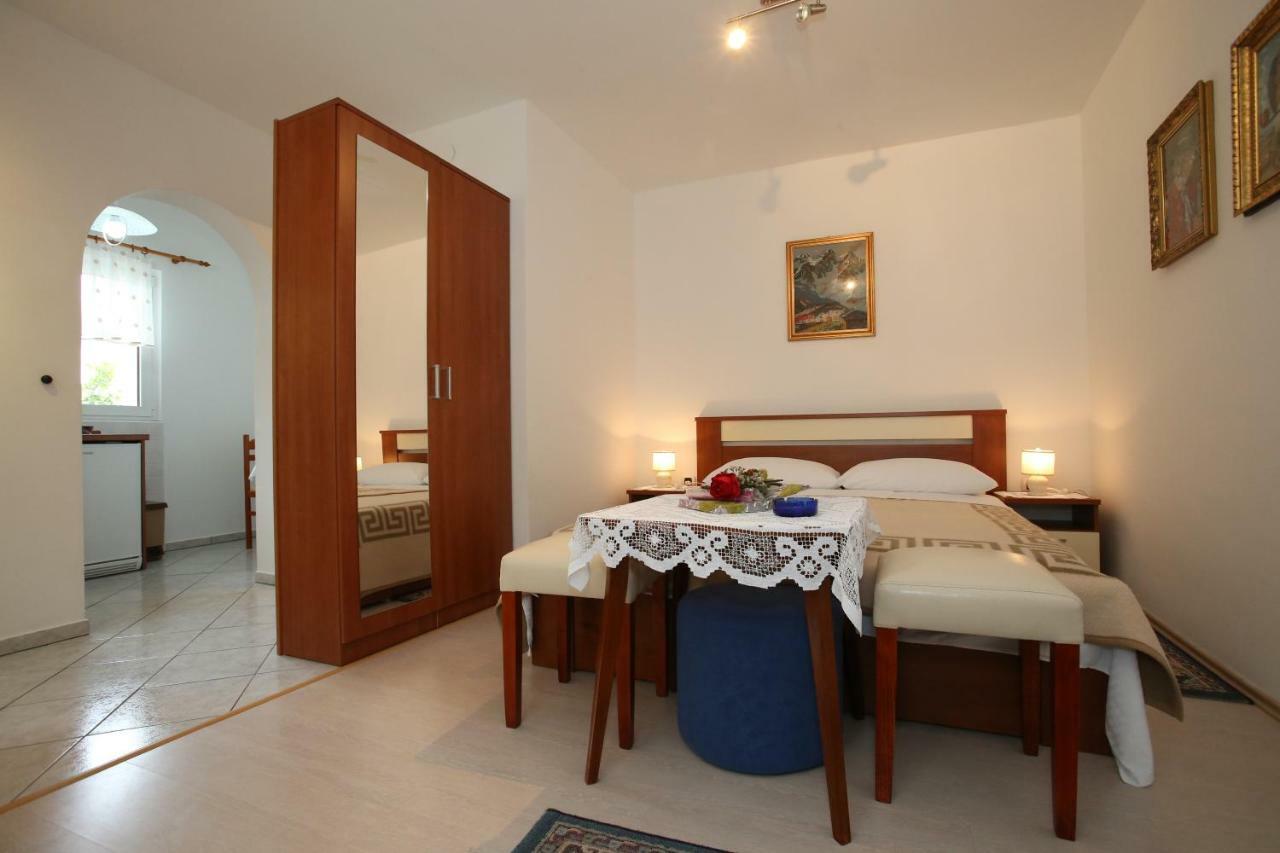 Rooms & Apartment Albina Baska  Exterior photo