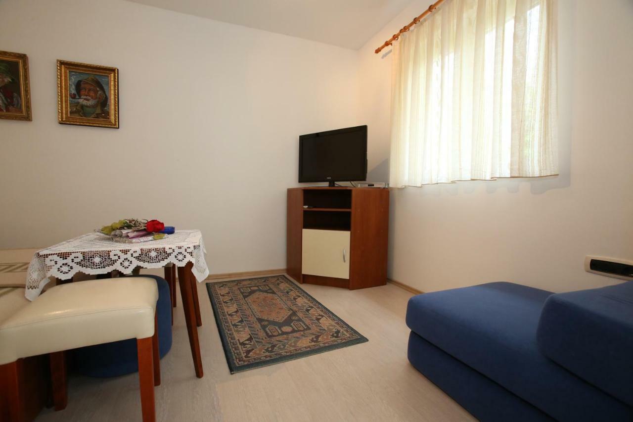 Rooms & Apartment Albina Baska  Exterior photo