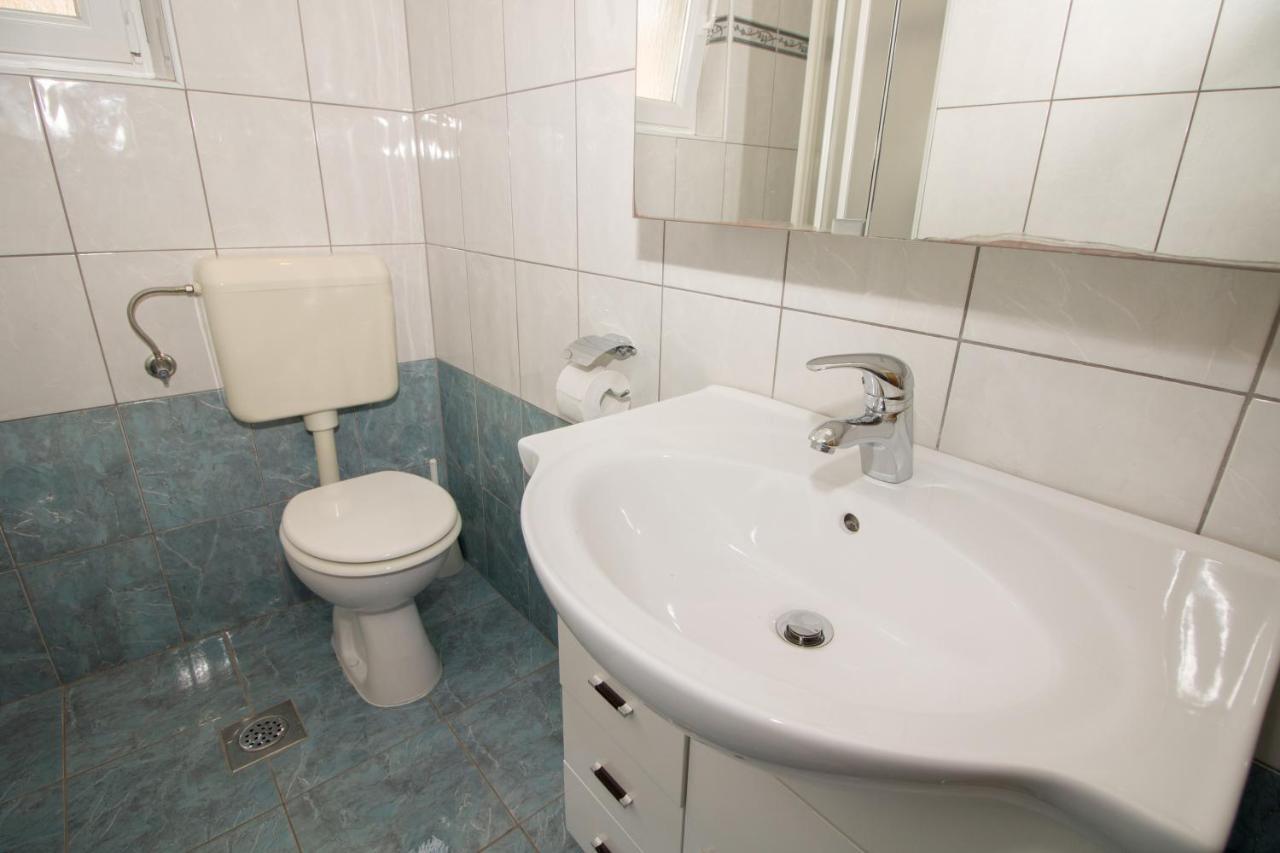 Rooms & Apartment Albina Baska  Exterior photo