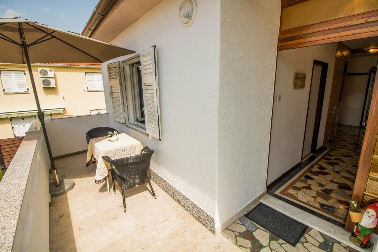 Rooms & Apartment Albina Baska  Exterior photo