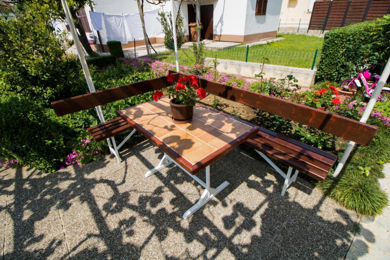 Rooms & Apartment Albina Baska  Exterior photo